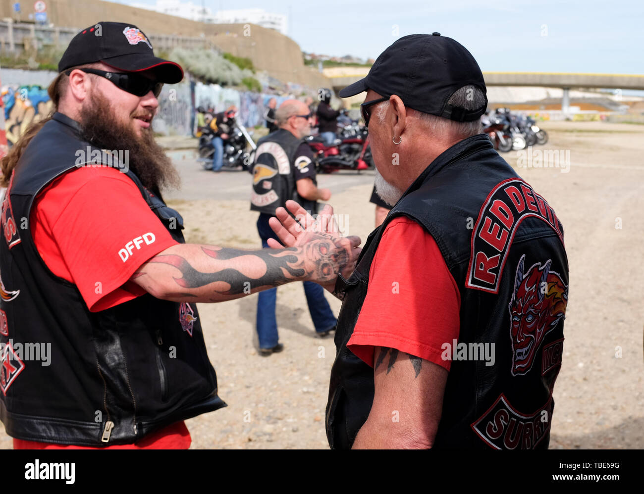 Brighton UK 1er juin 2019 - Des centaines de recueillir des Hells Angels sur le front de mer de Brighton dans le cadre de la célébration du 50e anniversaire des clubs week-end . Plus de 3000 vététistes du monde entier se sont réunis à Surrey avant de descendre jusqu'à Brighton aujourd'hui . Crédit photo : Simon Dack / Alamy Live News Banque D'Images