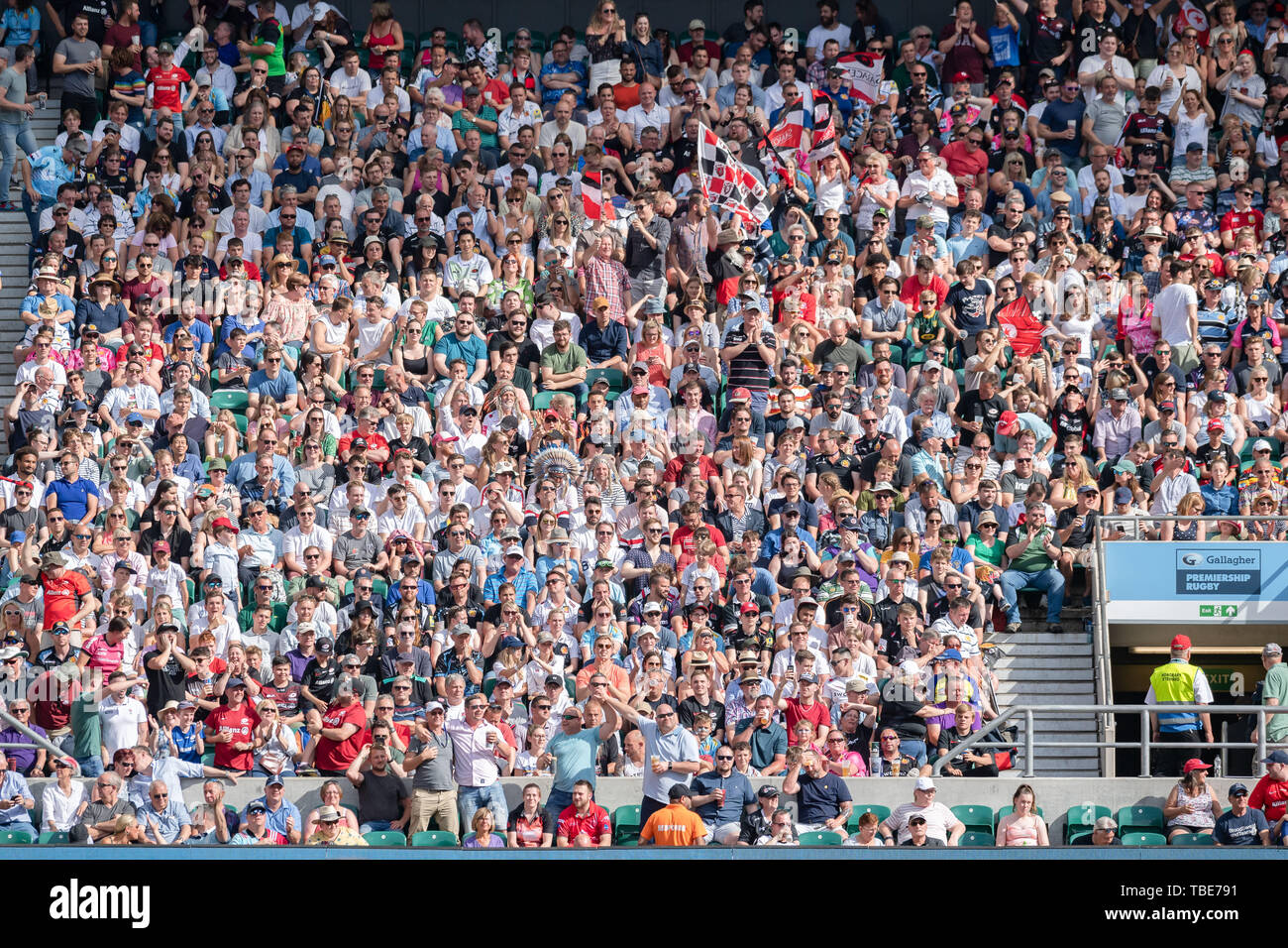 Londres, Royaume-Uni. 01th, 2019 nov. Les spectateurs au cours de Gallagher Premiership Rugby match final entre sarrasins et Exeter Chiefs au stade de Twickenham, le samedi 01 juin 2019. Londres Angleterre . (Usage éditorial uniquement, licence requise pour un usage commercial. Aucune utilisation de pari, de jeux ou d'un seul club/ligue/dvd publications.) Crédit : Taka G Wu/Alamy Live News Banque D'Images