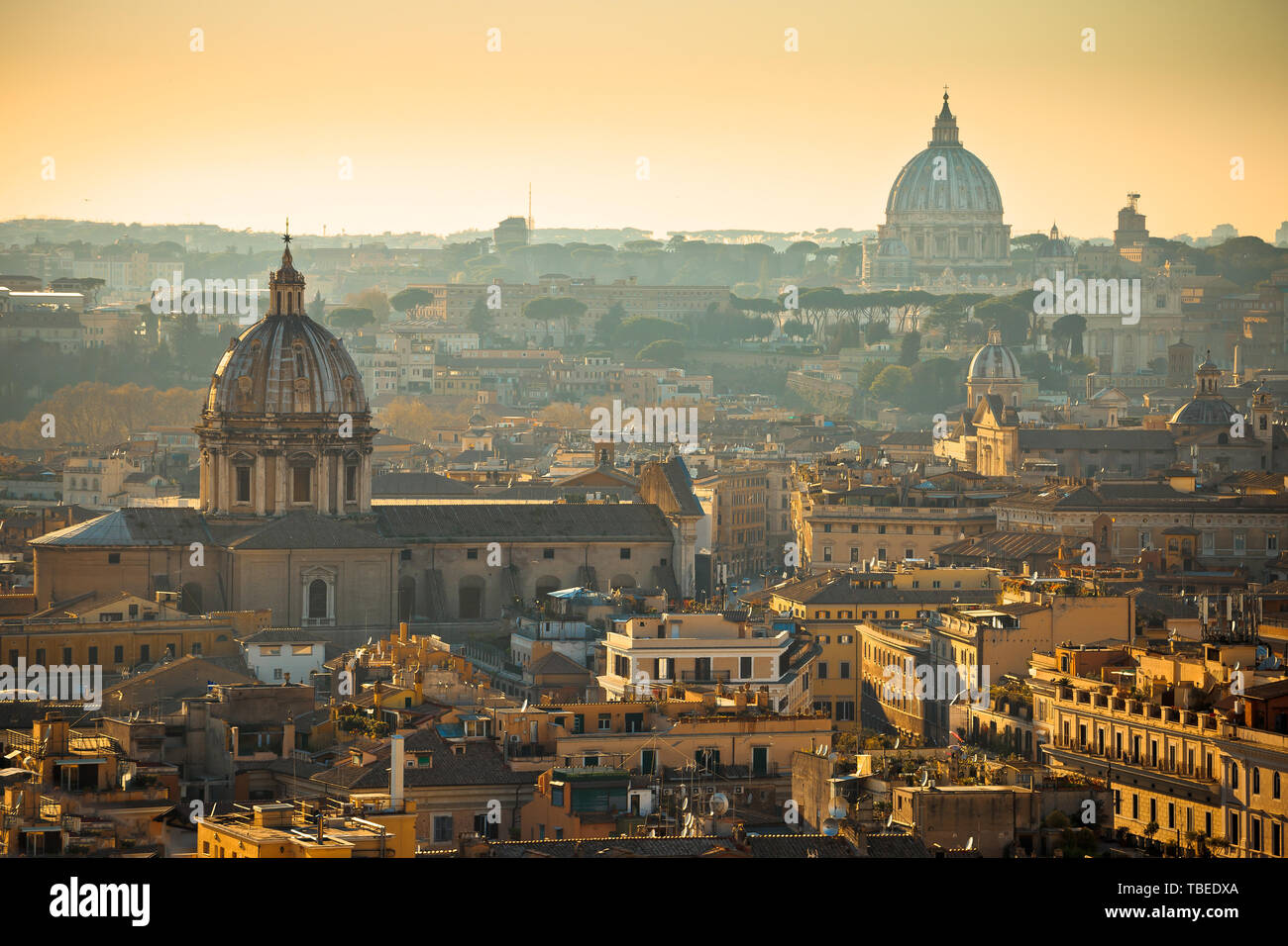 Ville éternelle de Rome tours toits et golden sunset view, capitale de l'Italie Banque D'Images