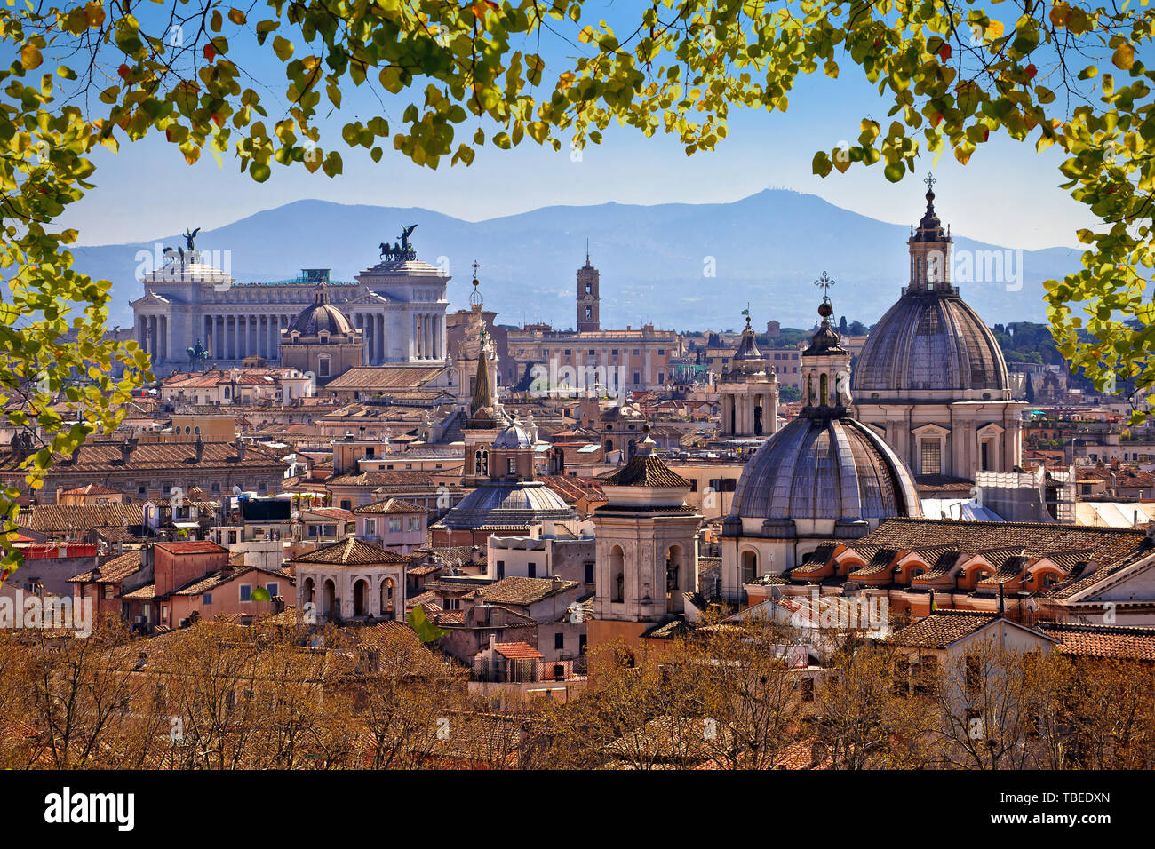 Ville éternelle de Rome un repère toits vue sur l'horizon, la capitale de l'Italie Banque D'Images