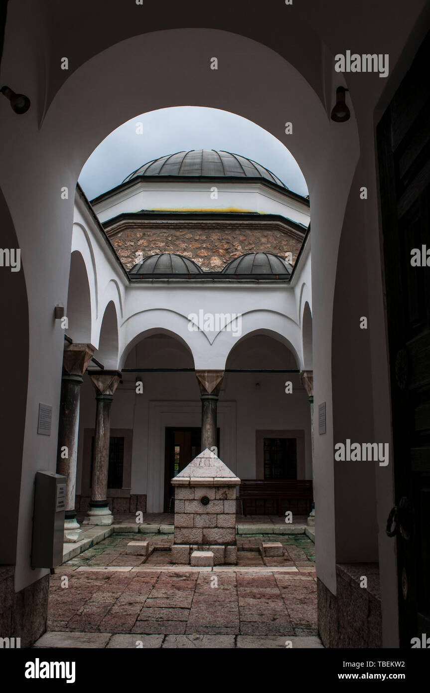 Sarajevo : le Musée Gazi Husrev-beg dans Gazi Husrev-beg le Madrasah, construit en 1537 et nommé d'après, un Gazi Husrev Beg et militaire fonctionnaire ottoman Banque D'Images