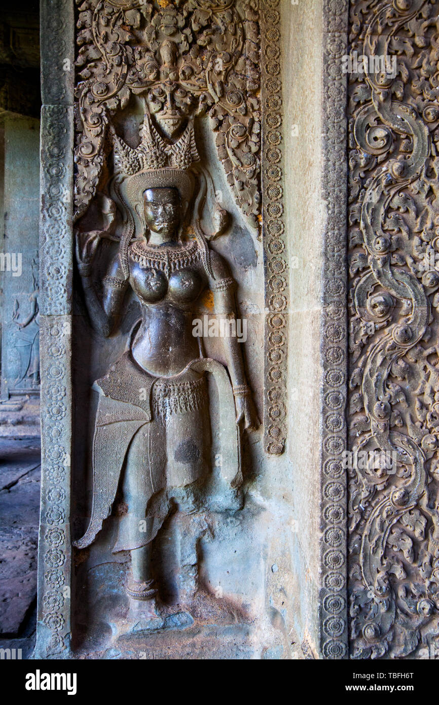 Bas-relief antique dans le Temple d'Angkor Wat, au Cambodge Banque D'Images