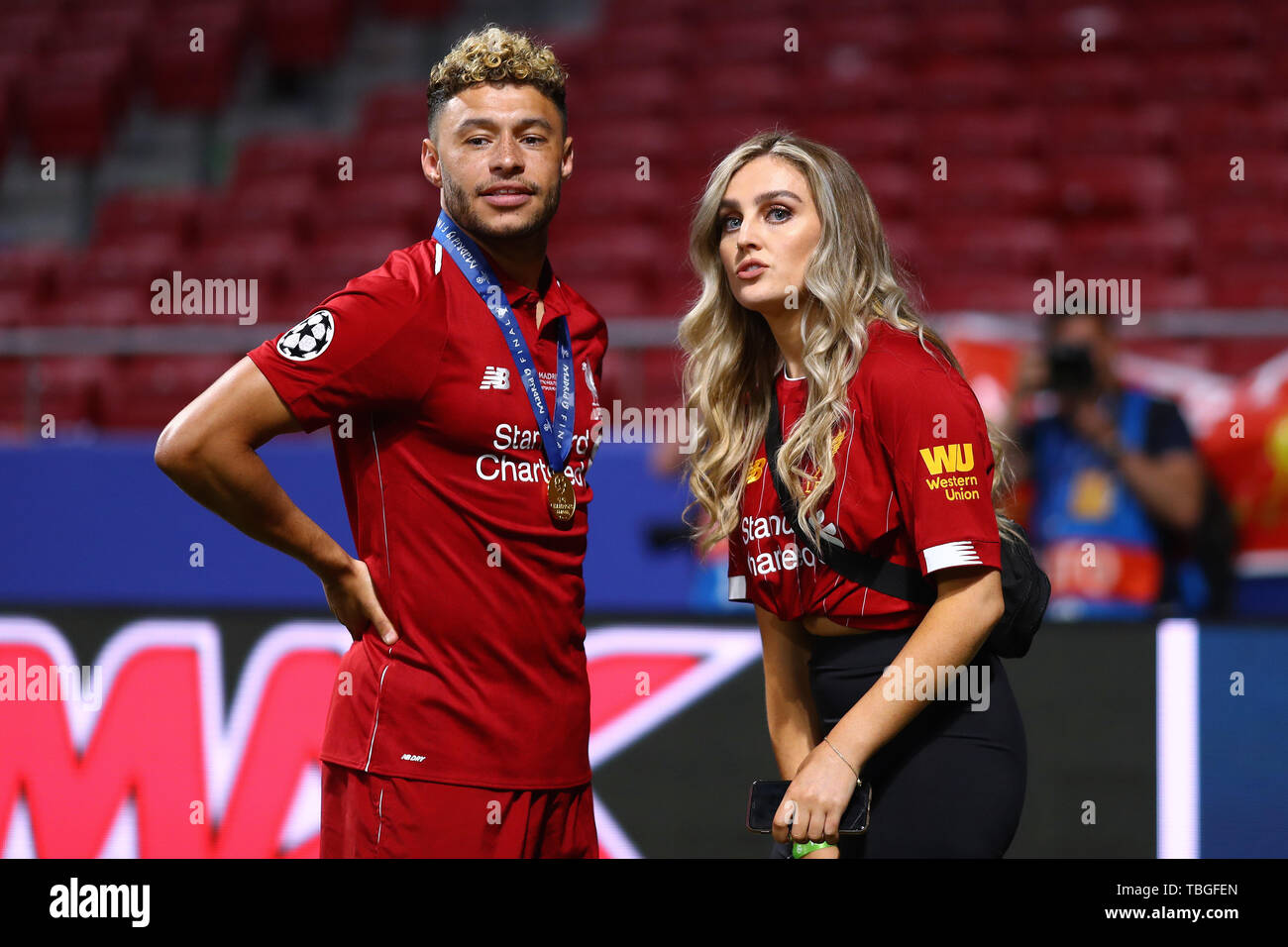 Alex Oxlade-Chamberlain de Liverpool avec son amie et peu Mix interprète, Perrie Edwards - Tottenham Hotspur v Liverpool, l'UEFA Champions League 2019, Wanda Stade Metropolitano, Madrid - 1er juin 2019 Banque D'Images
