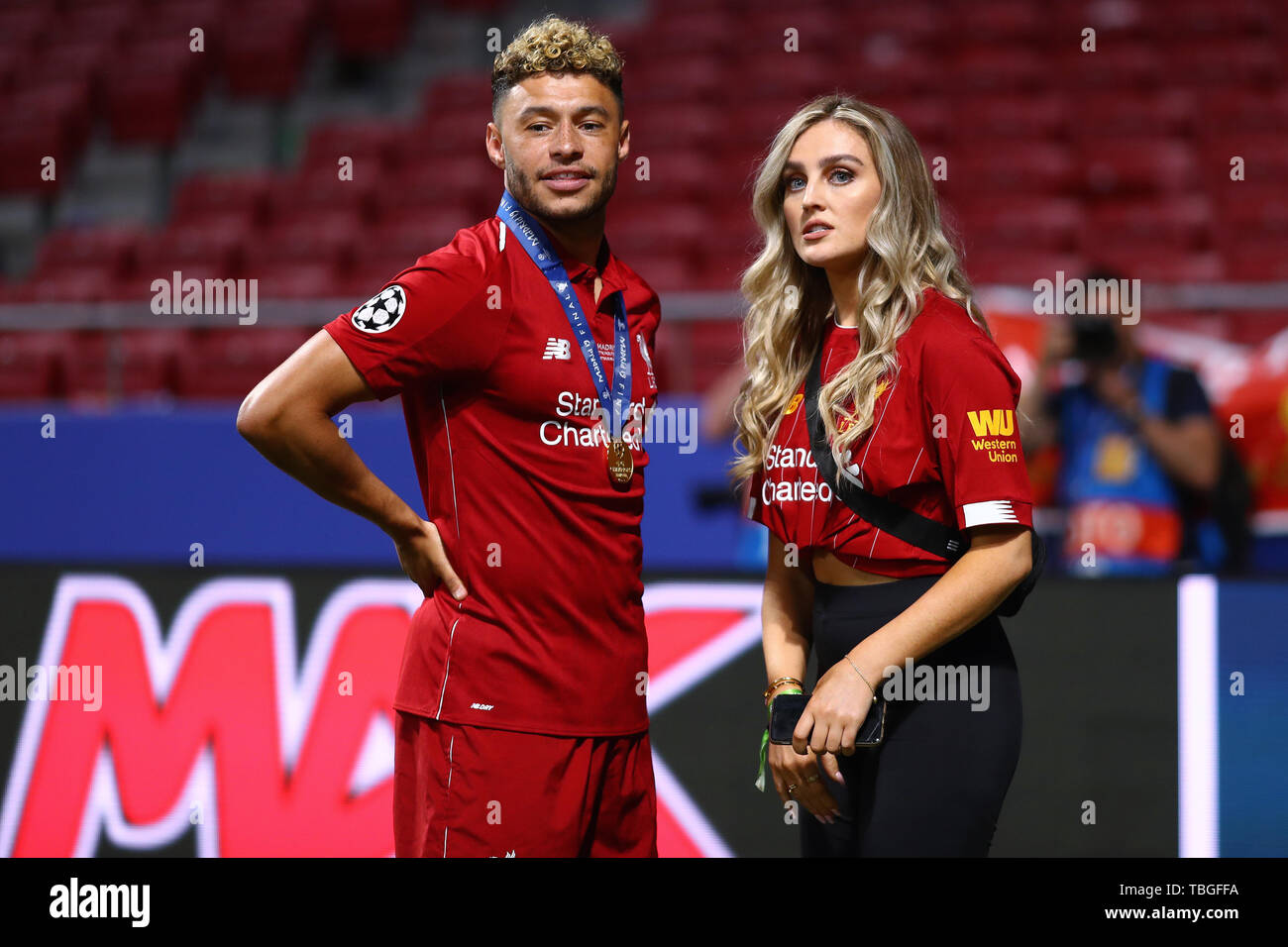 Alex Oxlade-Chamberlain de Liverpool avec son amie et peu Mix interprète, Perrie Edwards - Tottenham Hotspur v Liverpool, l'UEFA Champions League 2019, Wanda Stade Metropolitano, Madrid - 1er juin 2019 Banque D'Images