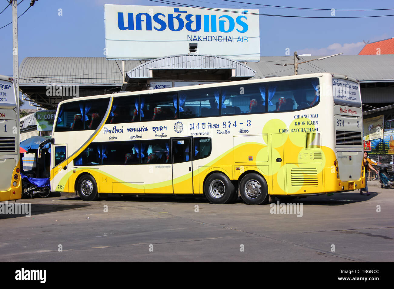 Chiang Mai, Thaïlande - 26 décembre 2012 : Bus de Phetprasert tour company. Photo à la gare routière de Chiangmai. Banque D'Images