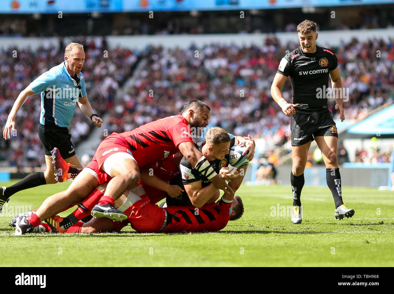 Exeter Chiefs' Jonny Hill marque leur troisième tentative au cours de la Premiership Gallagher finale à Twickenham Stadium, Londres. Banque D'Images