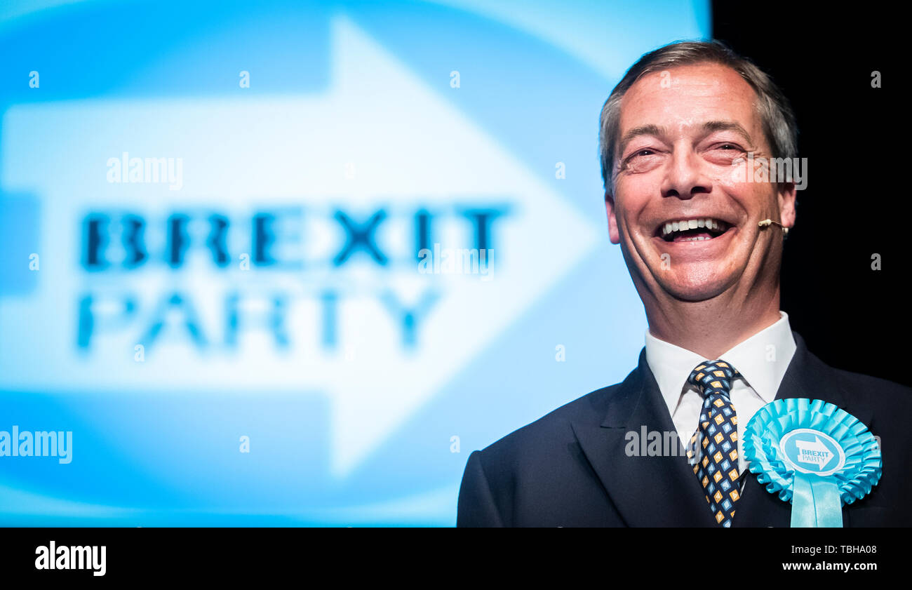 Brexit Nigel Farage chef de parti au cours d'un Brexit rallye Parti au théâtre de Broadway à Peterborough en vue de la prochaine élection partielle. Banque D'Images