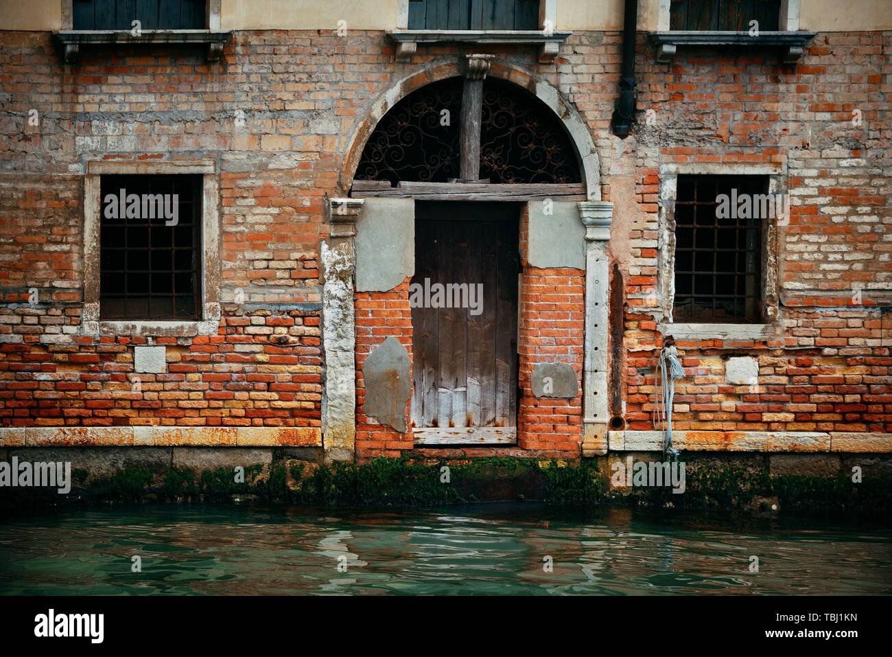 Vue sur le canal de Venise avec des bâtiments historiques. L'Italie. Banque D'Images