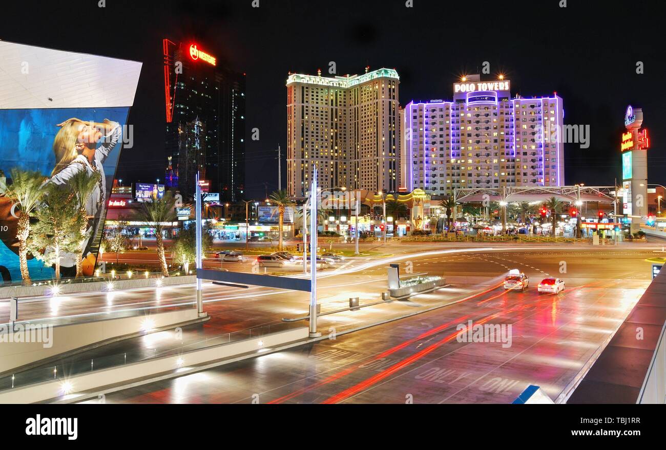 Las Vegas strip scène de nuit avec Polo Towers Casino Hotel Photo Stock -  Alamy
