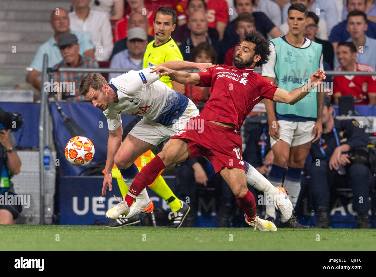 Jan Vertonghen (Tottenham Hotspur F.C.) Mohamed Salah Ghaly (Liverpool FC) lors de la finale de la Ligue des Champions match entre Tottenham 0-2 Liverpool FC à l'Estadio Metropolitano de Madrid, Espagne, Juin 1, 2019. (Photo de Maurizio Borsari/AFLO) Banque D'Images