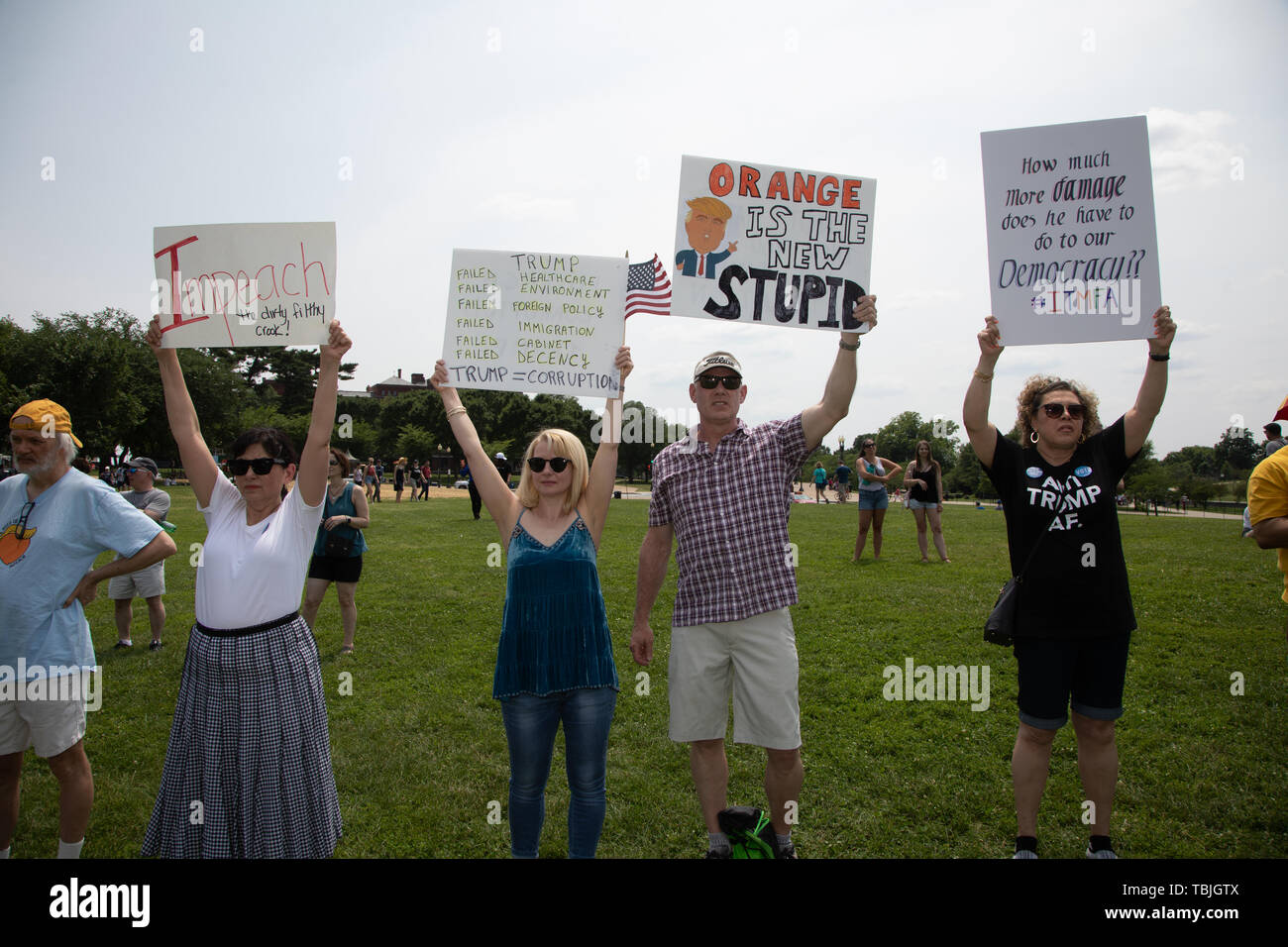 Washington, USA. 01 Juin, 2019. La 'Marche' pour attaquer les manifestants a apporté au National Mall à Washington, DC pour exiger que le Congrès de récuser l'atout de Donald, le samedi, Juin 1, 2019. (Photo de Jeff Malet) via le crédit photo : Newscom/Alamy Live News Banque D'Images
