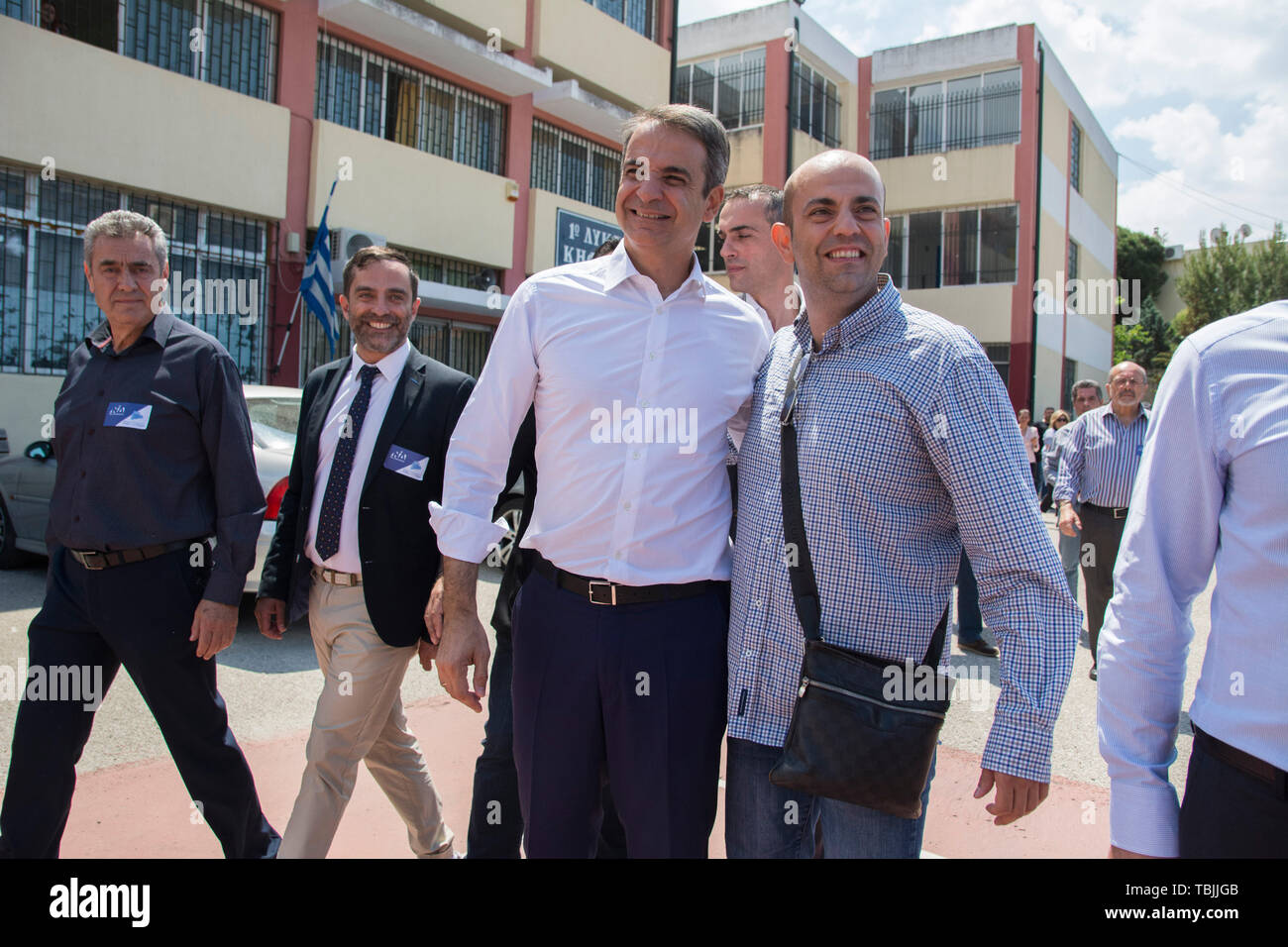 Athènes, Grèce. 2 juin 2019. KYRIAKOS MITSOTAKIS, leader du parti conservateur Nouvelle démocratie jette son vote sur le deuxième tour des élections municipales. Les grecs ont voté pour les maires et gouverneurs régionaux tandis que les élections parlementaires, le parti au pouvoir après la défaite de SYRIZA dans les récentes élections parlementaires européennes, sont prévues le 7 juillet 2019.© Nikolas Georgiou / Alamy Live News Banque D'Images