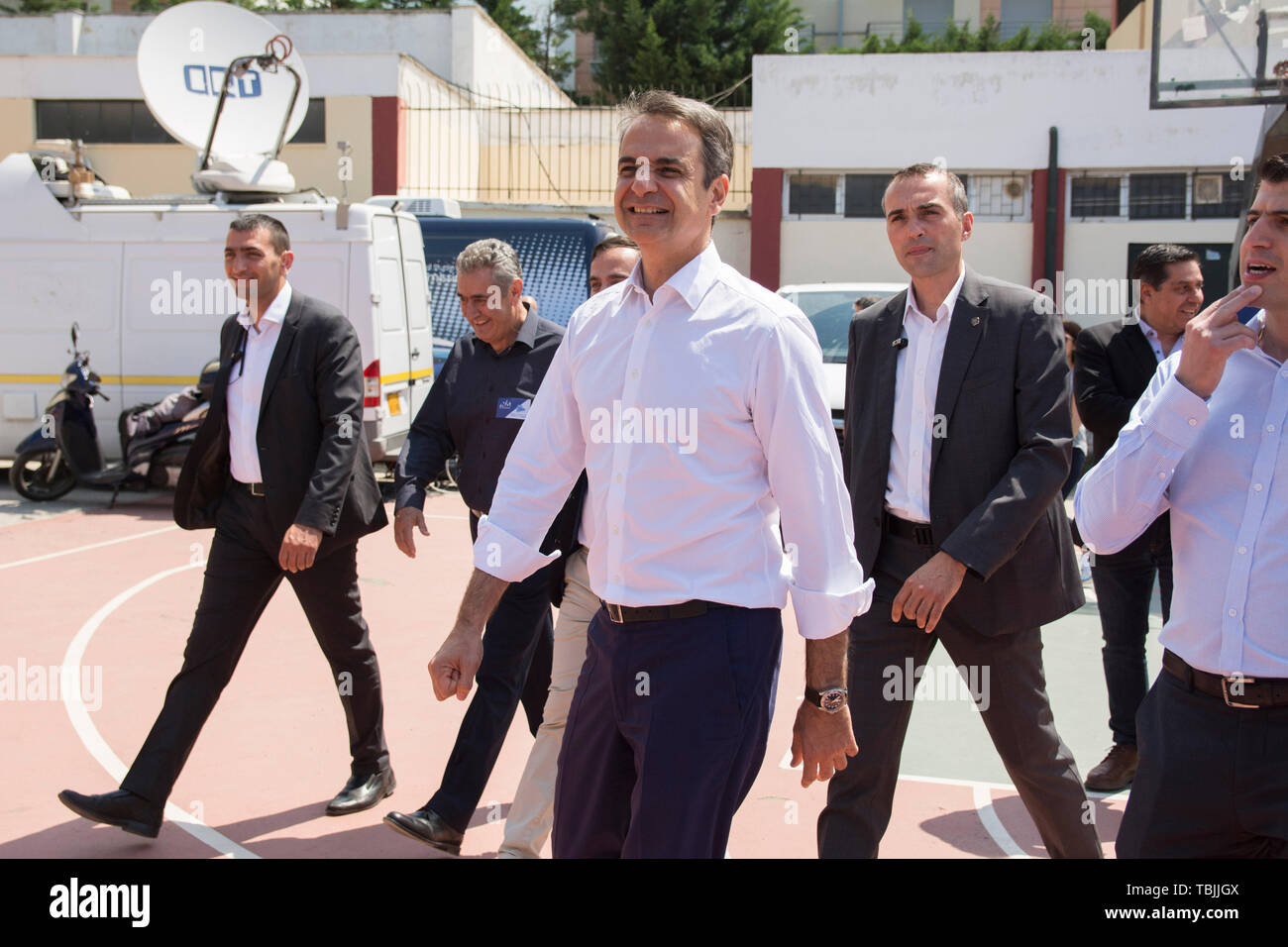 Athènes, Grèce. 2 juin 2019. KYRIAKOS MITSOTAKIS, leader du parti conservateur Nouvelle démocratie jette son vote sur le deuxième tour des élections municipales. Les grecs ont voté pour les maires et gouverneurs régionaux tandis que les élections parlementaires, le parti au pouvoir après la défaite de SYRIZA dans les récentes élections parlementaires européennes, sont prévues le 7 juillet 2019.© Nikolas Georgiou / Alamy Live News Banque D'Images