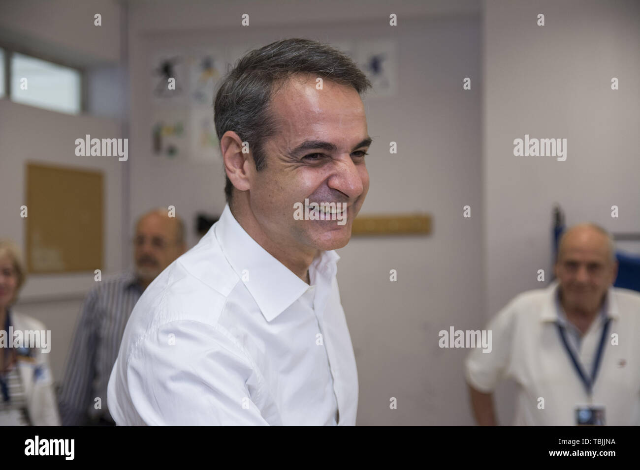 KYRIAKOS MITSOTAKIS, leader du parti conservateur Nouvelle démocratie jette son vote sur le deuxième tour des élections municipales. 2 juin, 2019. Les grecs ont voté pour les maires et gouverneurs régionaux tandis que les élections parlementaires, le parti au pouvoir après la défaite de SYRIZA dans les récentes élections parlementaires européennes, sont prévues le 7 juillet 2019. Credit : Nikolas Georgiou/ZUMA/Alamy Fil Live News Banque D'Images