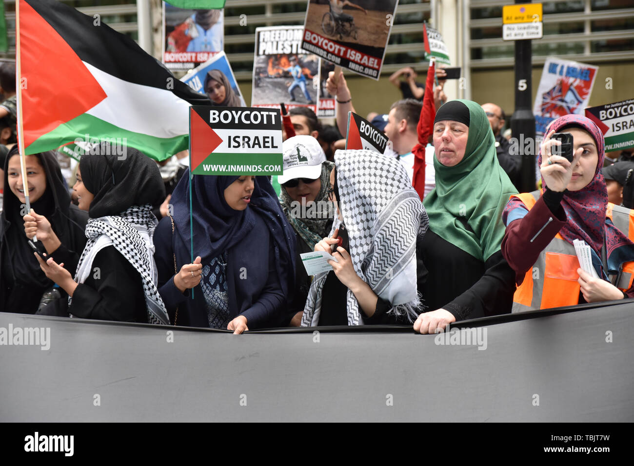 Londres, Royaume-Uni. 2 juin 2019. L'assemblée annuelle d'Al Qods Day London de protestation et de rallye, d'une manifestation soutenant le peuple palestinien. Une plus petite manifestation contre les partisans d'Israël a également lieu. Banque D'Images