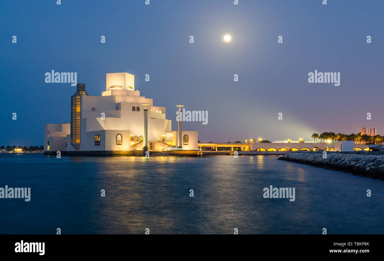 Vue nocturne de la musée d'Art islamique de Doha Banque D'Images