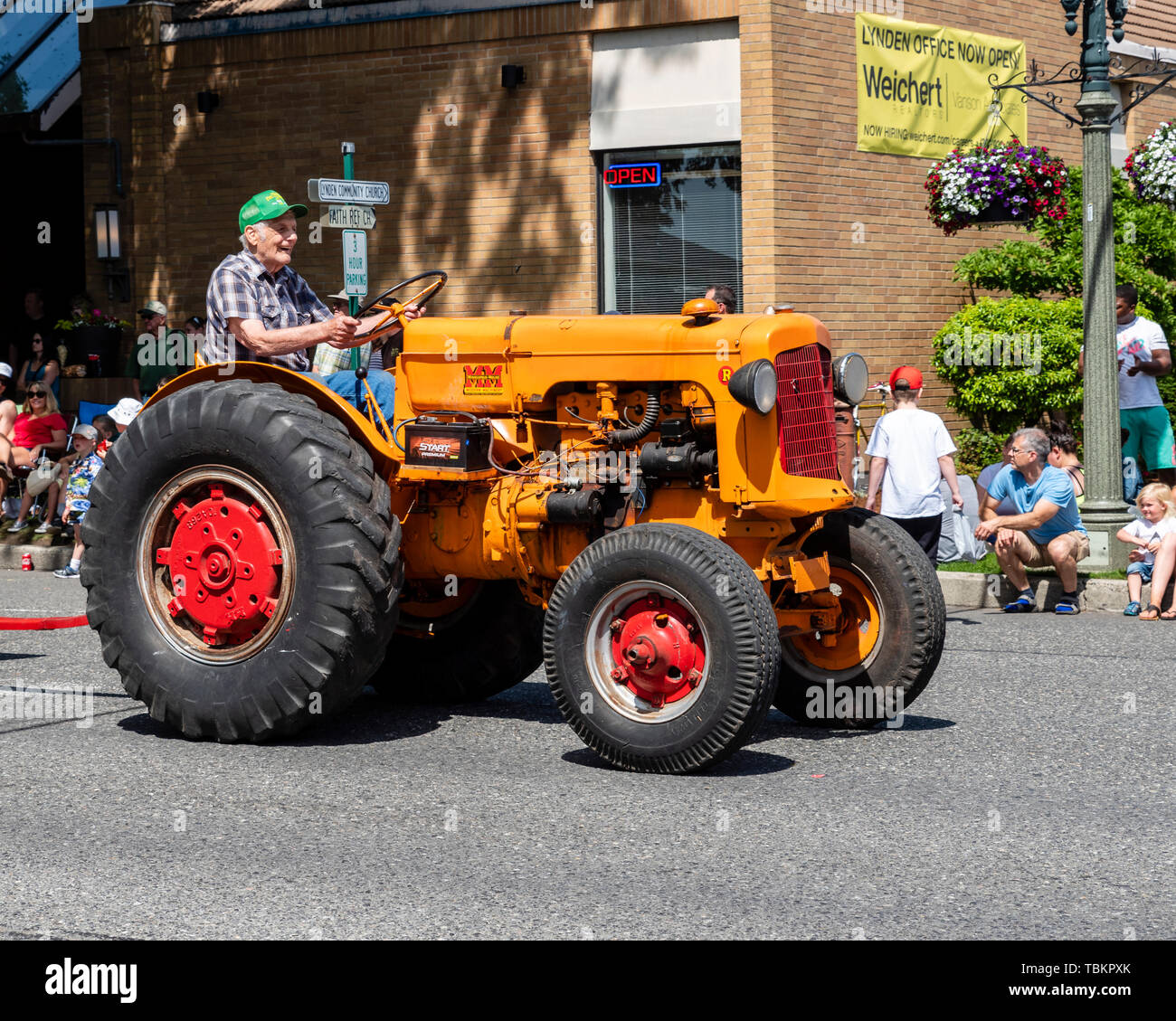 Minneapolis-Moline tracteur dans le défilé 2019 agriculteurs Lynden. Lynden, Washington Banque D'Images