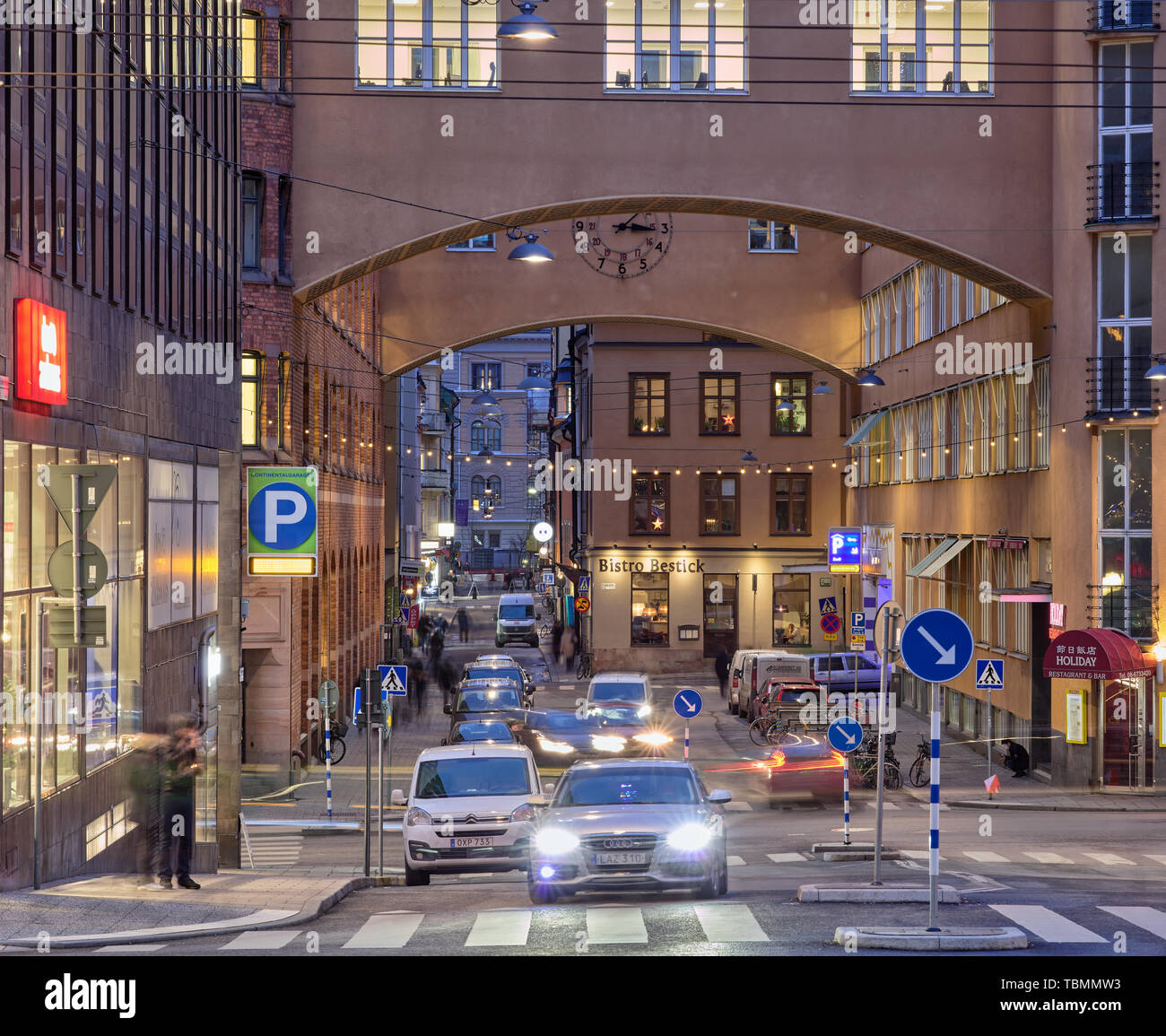 Klara norra kyrkogata à Stockholm, Suède dans la soirée Banque D'Images
