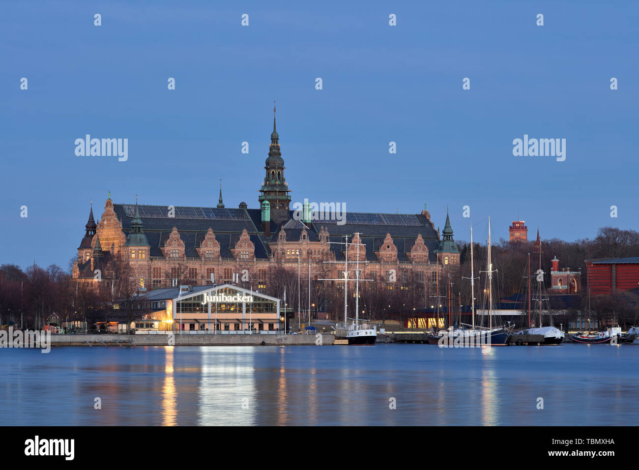 Vue en soirée au Nordic Museum (Nordiska museet) à Stockholm, Suède depuis Museikajen Banque D'Images