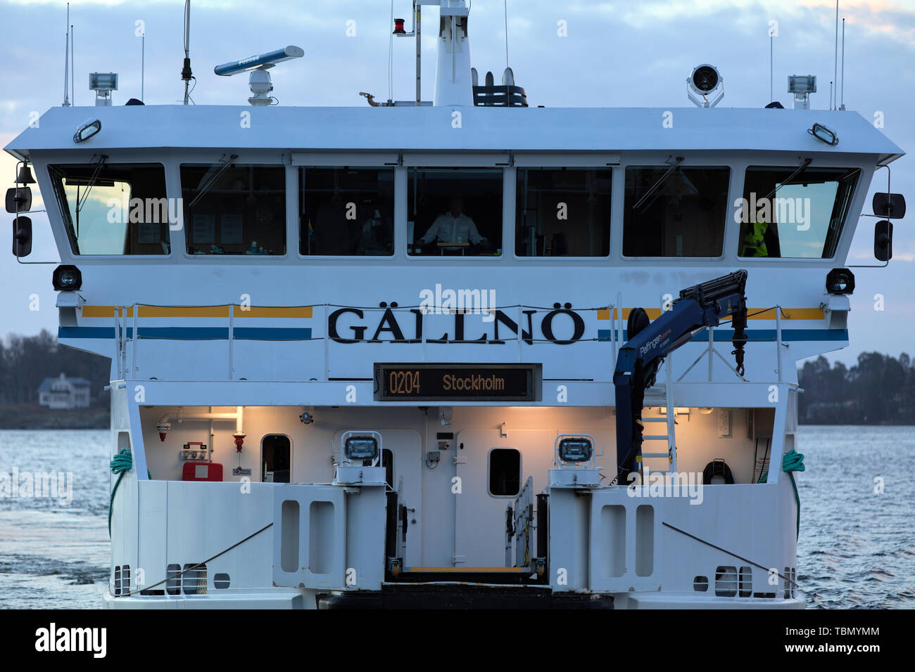 Gällnö brise glace exploité par Waxholmsbolaget, et à l'approche de Frederiksberg jetty à Vaxholm, Suède Banque D'Images