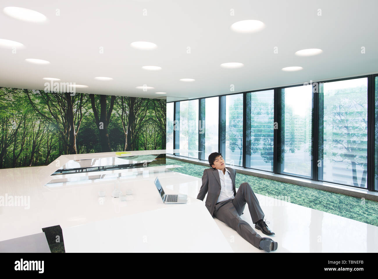 Homme white collar worker working in office Banque D'Images