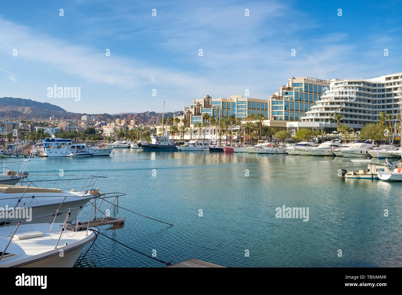 Front de mer de la célèbre station balnéaire d'Eilat - ville sur la mer rouge en Israël Banque D'Images