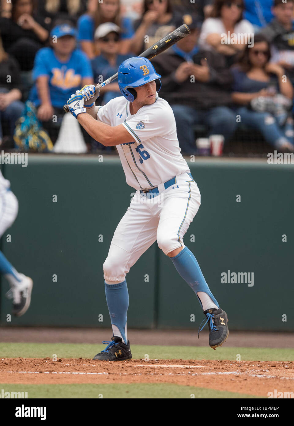 Los Angeles, CA, USA. 09Th Juin, 2019. Frappeur désigné de l'UCLA (36) Jake Pries obtient un coup sûr lors d'une élimination régionale de la NCAA match entre l'Ours et le Baylor à UCLA Bruins Jackie Robinson Stadium à Los Angeles, Californie. UCLA battre Baylor 11-6. (Crédit obligatoire : Juan Lainez/MarinMedia.org/Cal Sport Media) Credit : csm/Alamy Live News Banque D'Images