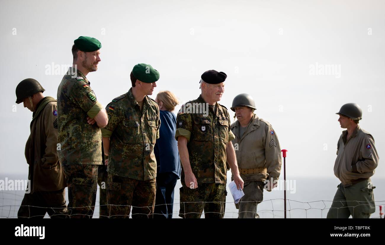 La Pointe du Hoc, France. 3 juin, 2019. Bundeswehr données soda visiter la langue de terre La Pointe du Hoc en Normandie. Ici US Rangers a atterri à la côte escarpée sur 06.06.1944 et livré avec le groupe allemand de batailles. 06.06.2019 est le 75e anniversaire de le débarquement des troupes alliées en Normandie. Photo : Kay Nietfeld/dpa Banque D'Images