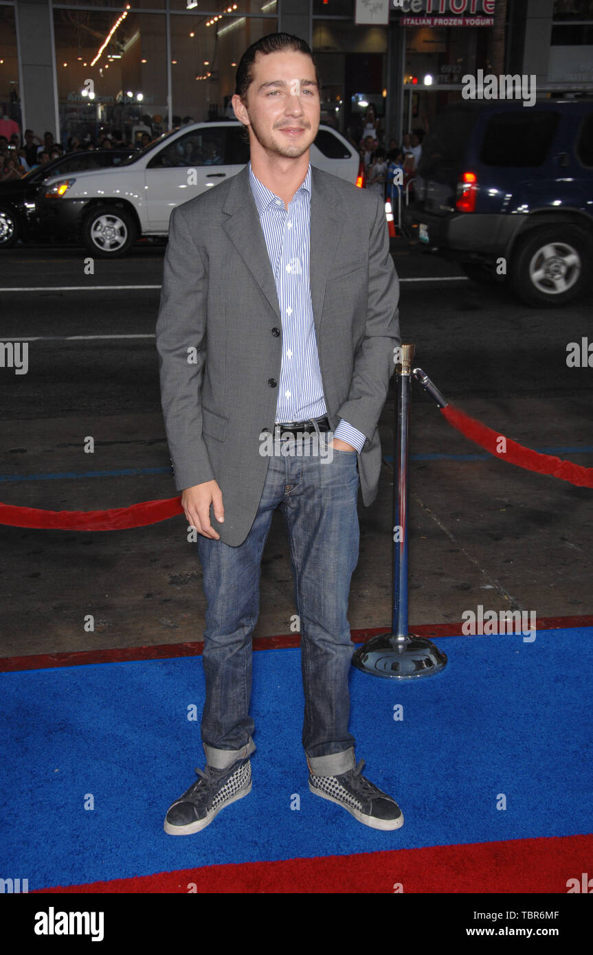 LOS ANGELES, CA. 27 juillet 2007 : Shia LaBeouf au Los Angeles premiere de 'Hot Rod' au Grauman's Chinese Theatre, à Hollywood. © 2007 Paul Smith / Featureflash Banque D'Images