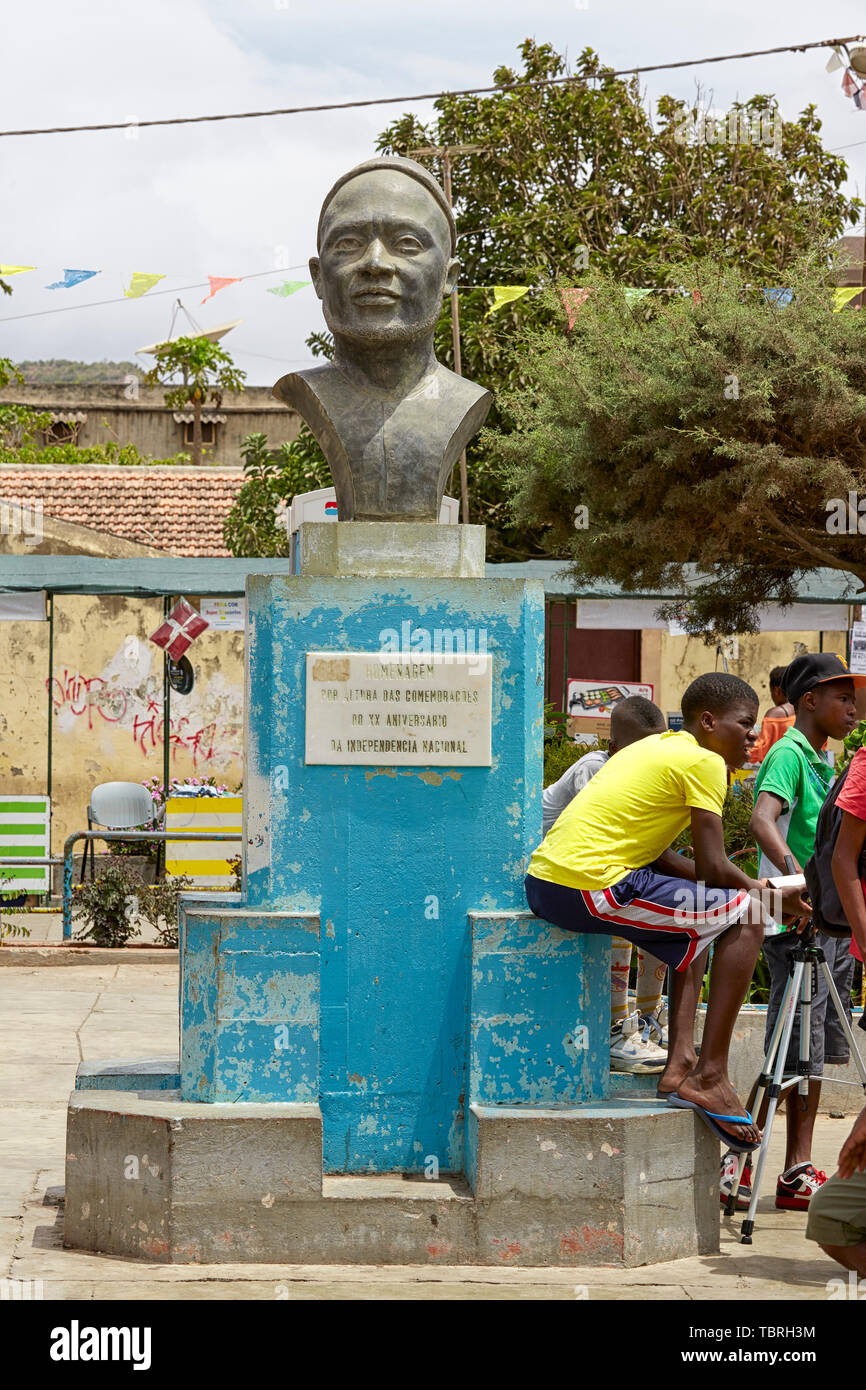 Buste Amilcar Cabral Monument au Praca Gustavo Monteiro Plaza à Assomada l'île de Santiago au Cap Vert le Cap Vert, l'Afrique Banque D'Images