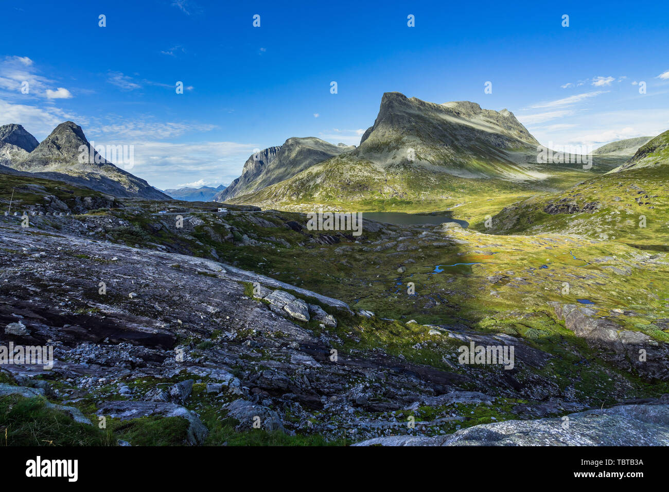 Paysage de montagne pittoresque dans la partie supérieure de la vallée près de l'Valldalen, Sunnmore Trollstigen, More og Romsdal (Norvège) Banque D'Images