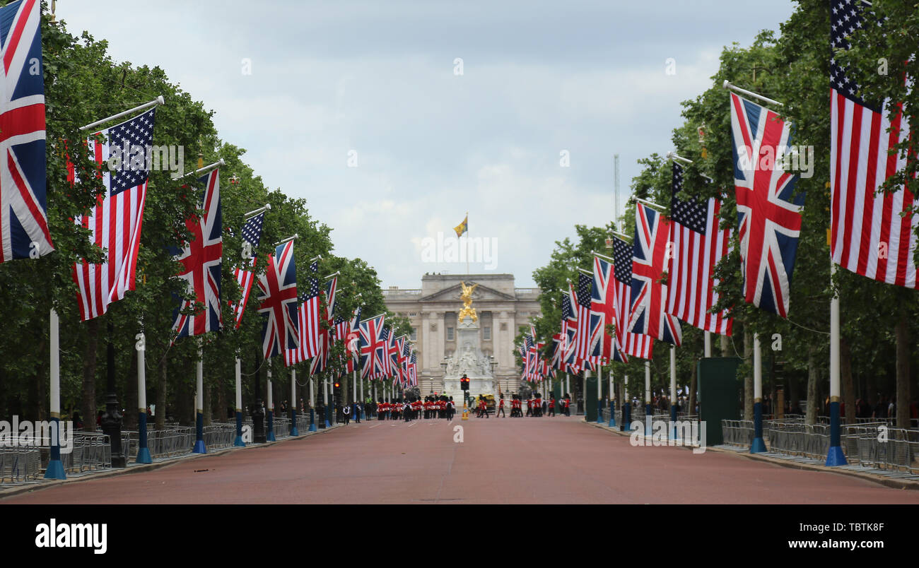 La ligne de drapeaux américains Mall pour Trump Président visite au Royaume-Uni, le Mall, Londres, Royaume-Uni, 03 juin 2019, photo de Richard Goldschmidt Banque D'Images La ligne de drapeaux américains Mall pour Trump Président visite au Royaume-Uni, le Mall, Londres, Royaume-Uni, 03 juin 2019, photo de Richard Goldschmidt Banque D'Images