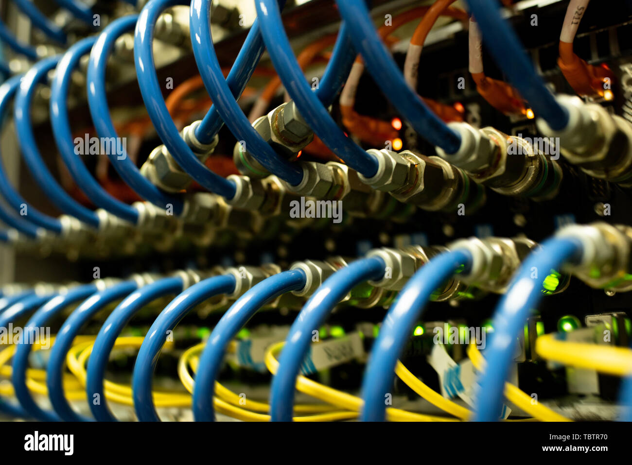 Les câbles de fibres optiques Banque D'Images