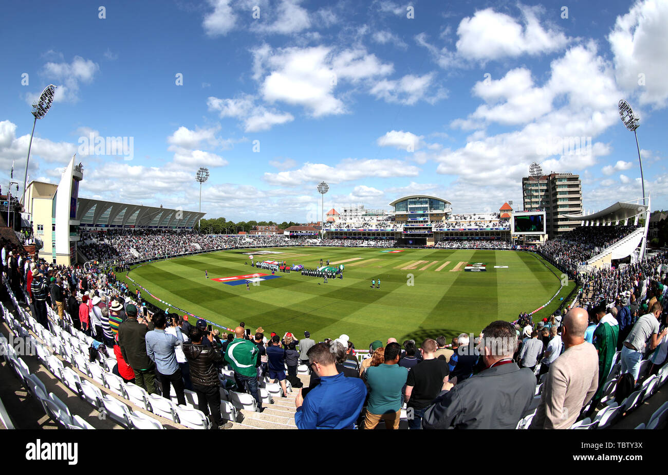 Les deux équipes s'alignent pour l'hymne national au cours de l'ICC Cricket World Cup phase groupe match à Trent Bridge, Nottingham. Banque D'Images