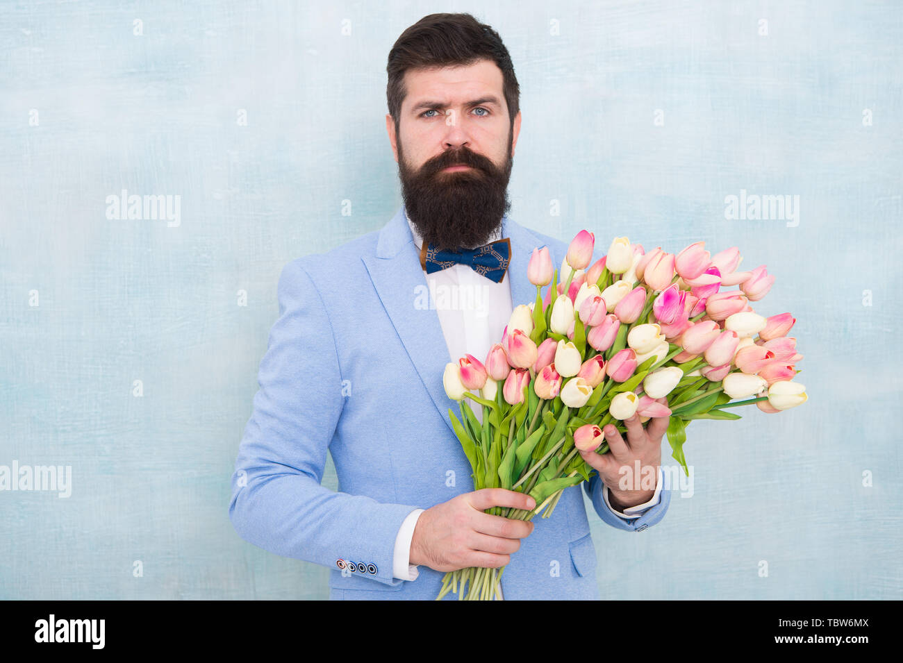 Bouquet De Printemps 8 Mars Date De L Amour Avec Des Fleurs Joyeux Anniversaire Homme Barbu Bouquet De Printemps 8 Mars Date De L Amour Avec Des Fleurs Joyeux Anniversaire Homme Barbu