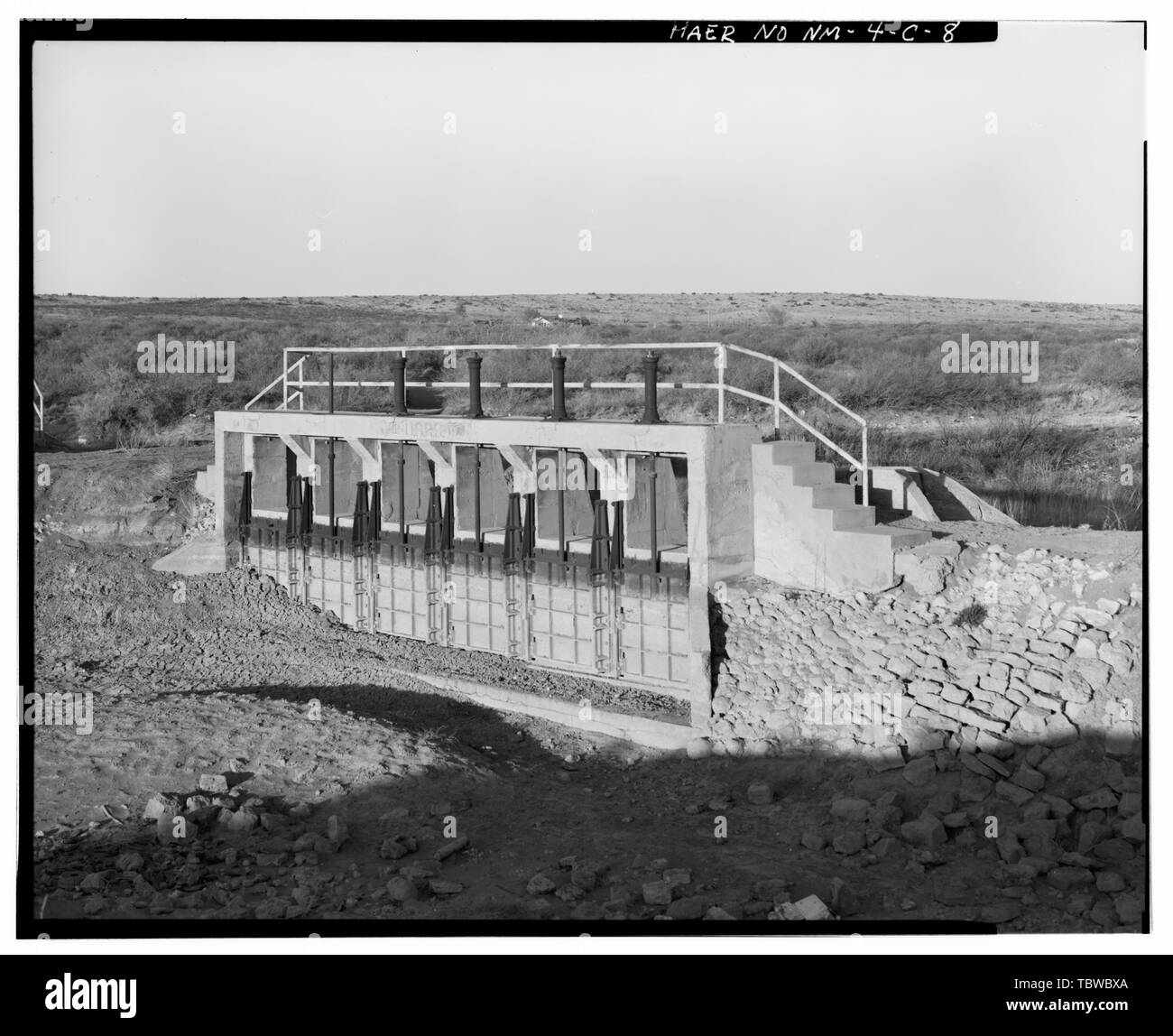 CANAL PRINCIPAL WASTEWAY N° 1. VUE VERS LE NORD-EST du district d'irrigation de Carlsbad, canal principal, 4 miles au nord à 12 miles au sud-est de Carlsbad, Carlsbad, comté de Eddy, NOUVEAU-MEXIQUE Banque D'Images