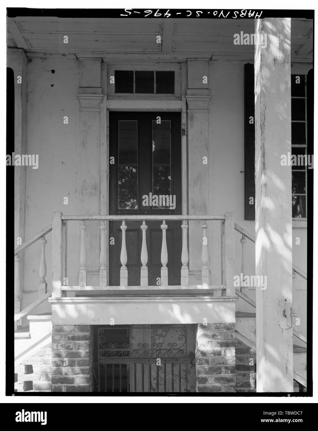 ENTRÉE PRINCIPALE, ÉLÉVATION SUD (AVANT). Stair Not Original Seaside (House), State Highway 174 à proximité, Edisto Island, Charleston County, Caroline du Sud Banque D'Images