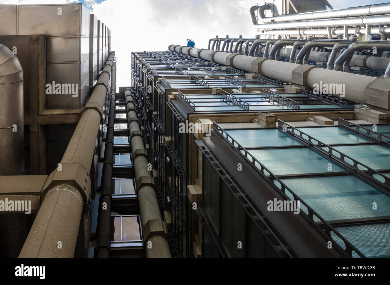 La Lloyds de Londres, dans le quartier financier de la City de Londres, moderne et l'architecture contemporaine. Banque D'Images