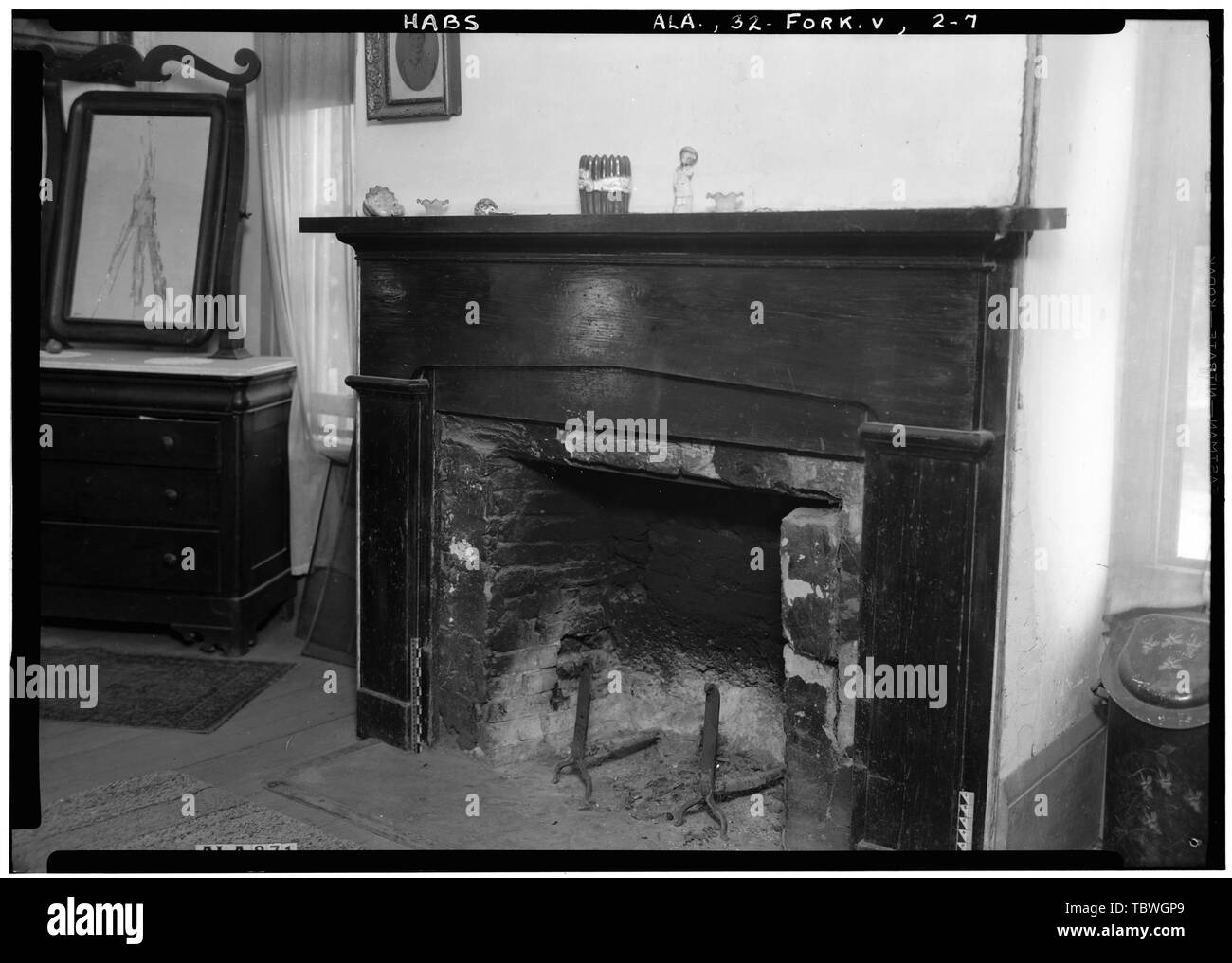 Les bâtiments historiques de l'enquête américaine Alex Bush, photographe, le 9 novembre 1936 SUR LE MUR OUEST DE MANTEL PARLOUR Strawberry Hill Plantation, U.S. Route 43, Forkland, Greene County, AL Banque D'Images