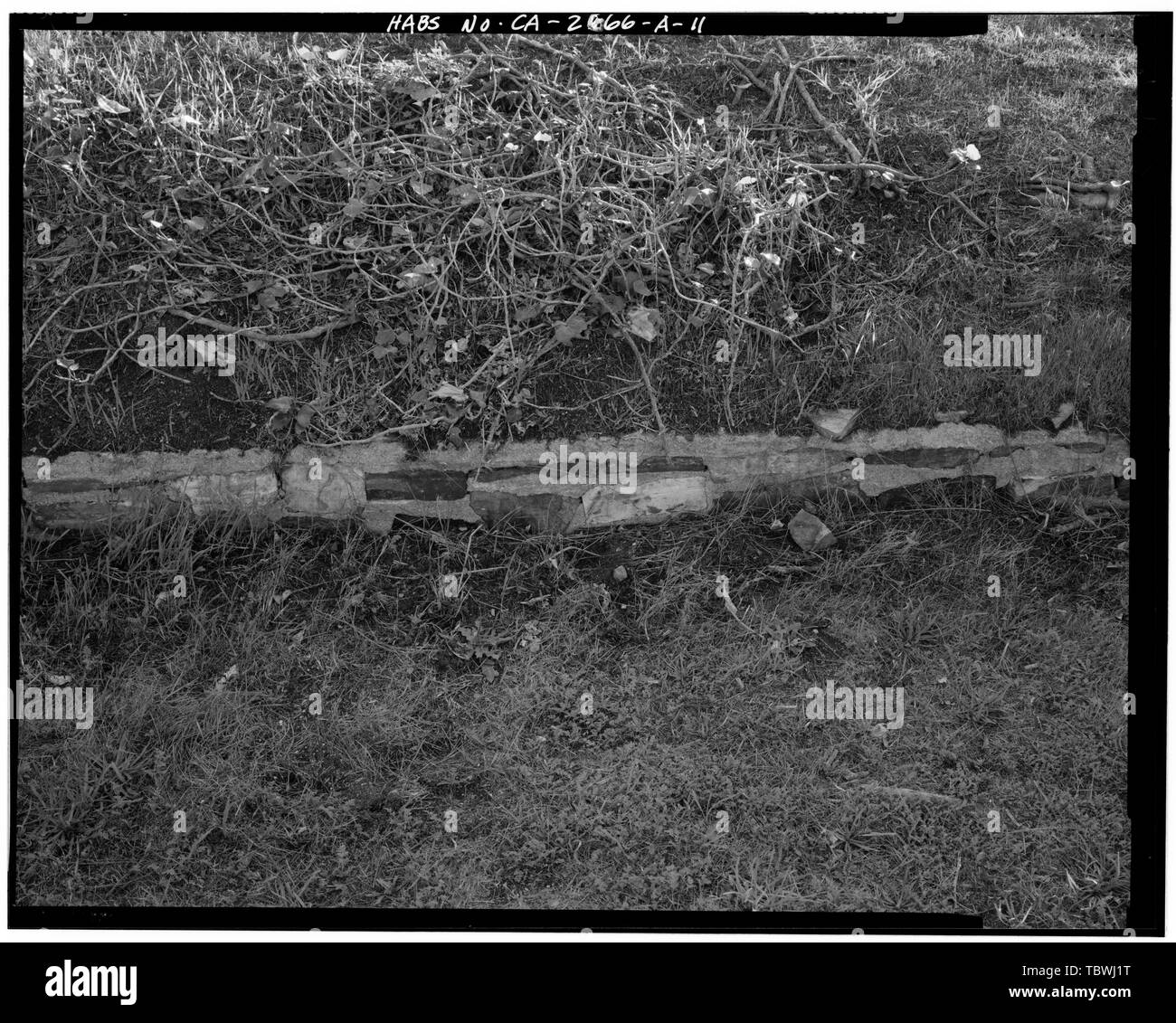 Détails de maçonnerie, MURET AU COIN NORD-EST DE SOLDIER FIELD. Vue de sud. Presidio de Monterey, Soldier Field, Monterey, le comté de Monterey, CA Banque D'Images
