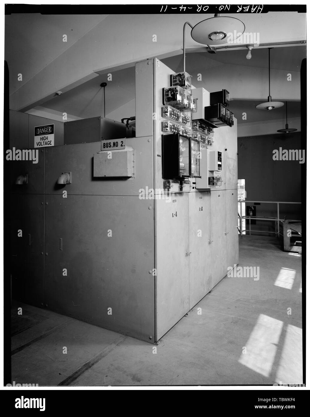 Armoires ET PANNEAUX DE CONTRÔLE DE L'affaire Metalclad, rez-de-chaussée À NORTH Bonneville Power Administration sous-station South Bank, J84, au sud de la centrale du barrage de Bonneville, Bonneville, comté de Multnomah, ou Banque D'Images