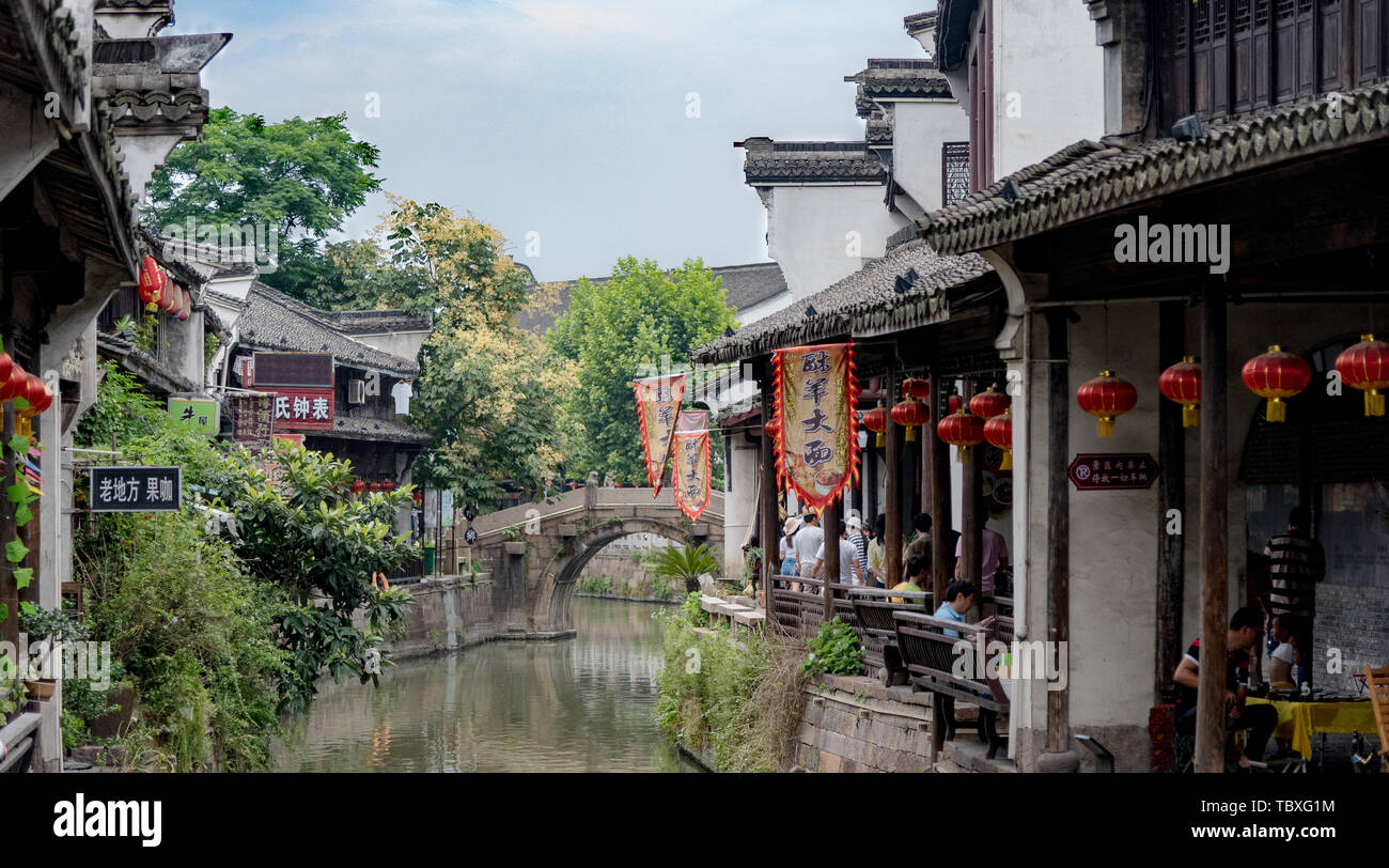 Ancienne ville nouvelle, le comté de Deqing, Province de Zhejiang --construit dans le visage de l'eau, vivre à côté du pont, avec une ancienne ville du nord du Zhejiang. Banque D'Images