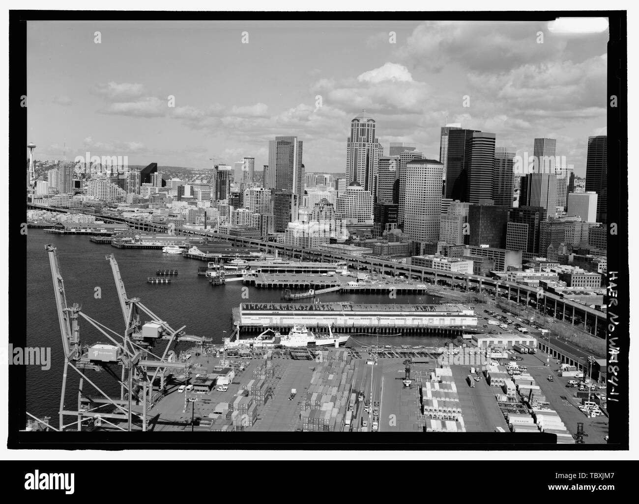 Au milieu du viaduc VUE COMME PASSE LES GARES MARITIMES ET LES MARCHÉS DE Pike Place. Alaskan Way viaduc et tunnel de la rue de la batterie, Seattle, comté de King, WA Ville de Seattle Washington Département Génie Ministère de la Voirie Division Pont Washington State Department of Transportation Bollong, J W UN Murray, Ray MorrisonKnudsen Company, Inc. McRae Frères Stevens, George Rumsey et compagnie Finke, R W Northwest Engineering Electric Company Pacific Car and Foundry Willar Construction Company Willar Construction Company Washington State Department of Transportation, parrain Christianson, Justine, tra Banque D'Images