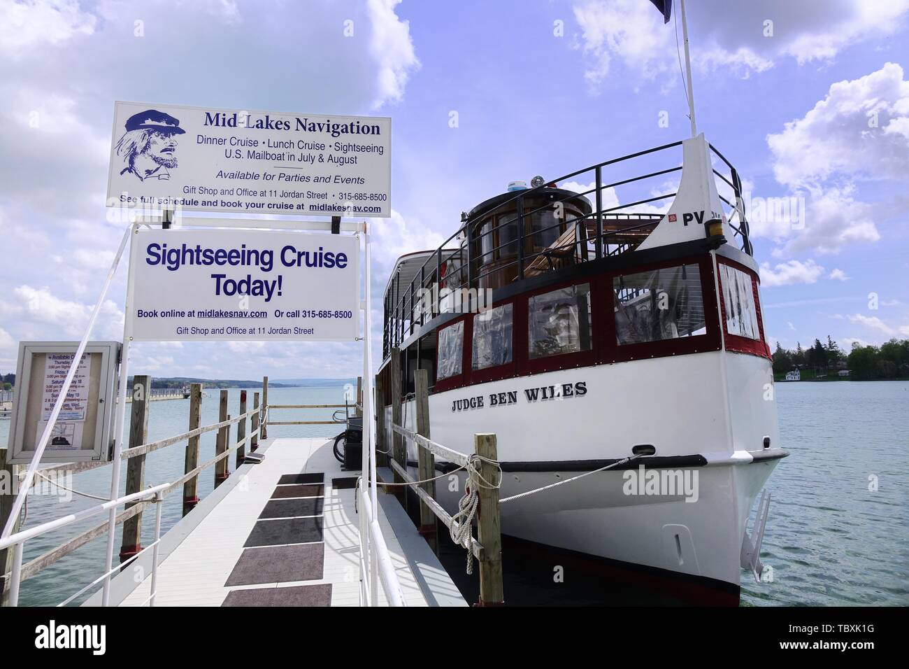 Bateau de croisière amarré au juge Ben Wiles Clift park, Skaneateles, New York Banque D'Images