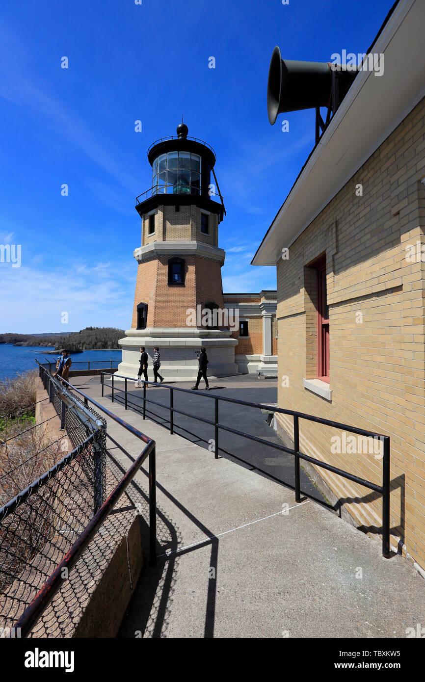 Split Rock Lighthouse avec signal de brume des capacités en premier plan.Silver Bay.Lake County.Le lac Supérieur.Minnesota.USA Banque D'Images