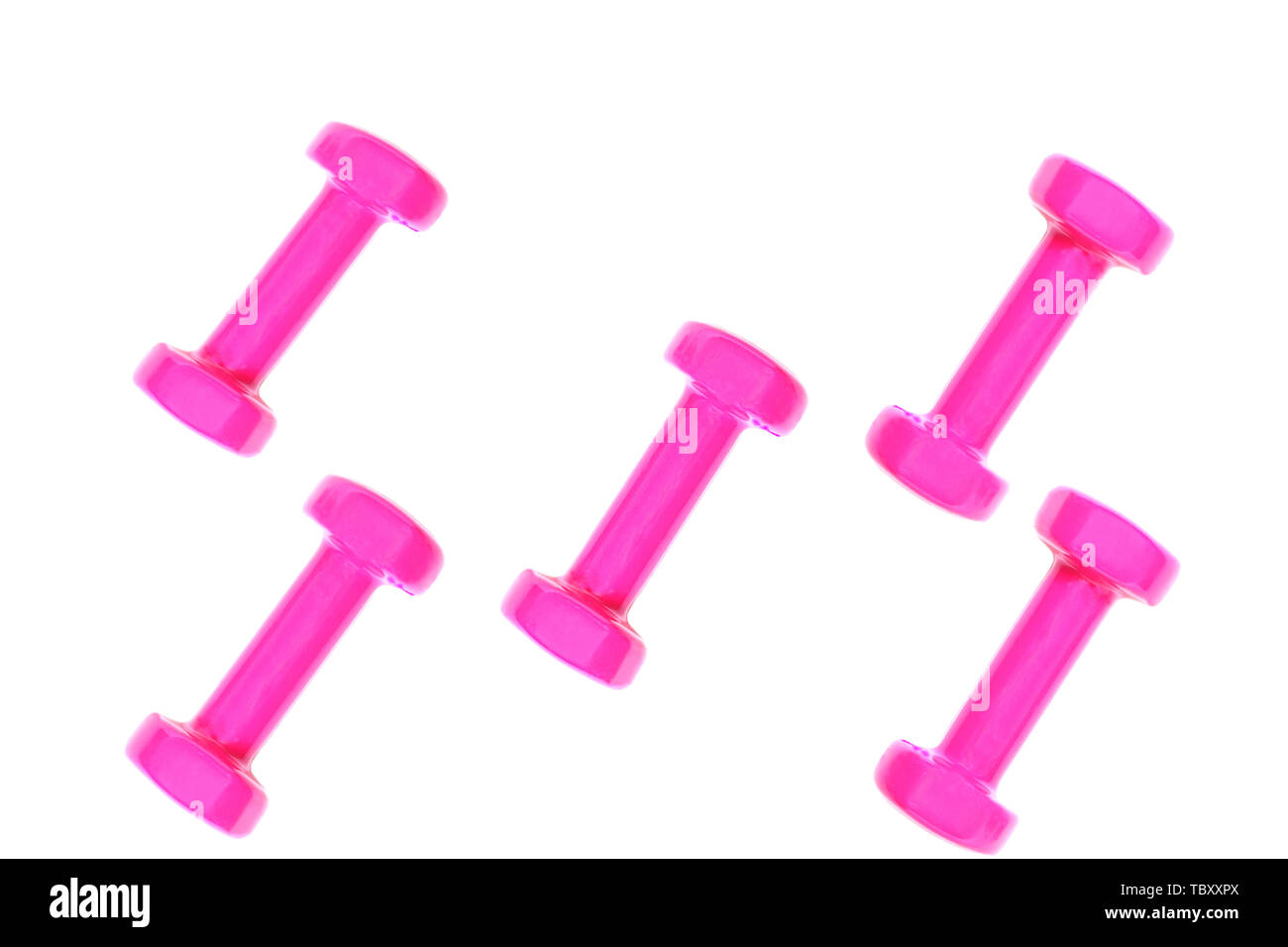 Haltère rose sur fond blanc avec copie espace, isolé. Mise en page créative pour l'équipement de conditionnement physique sport concept. Un style minimaliste, télévision lay, haut Banque D'Images