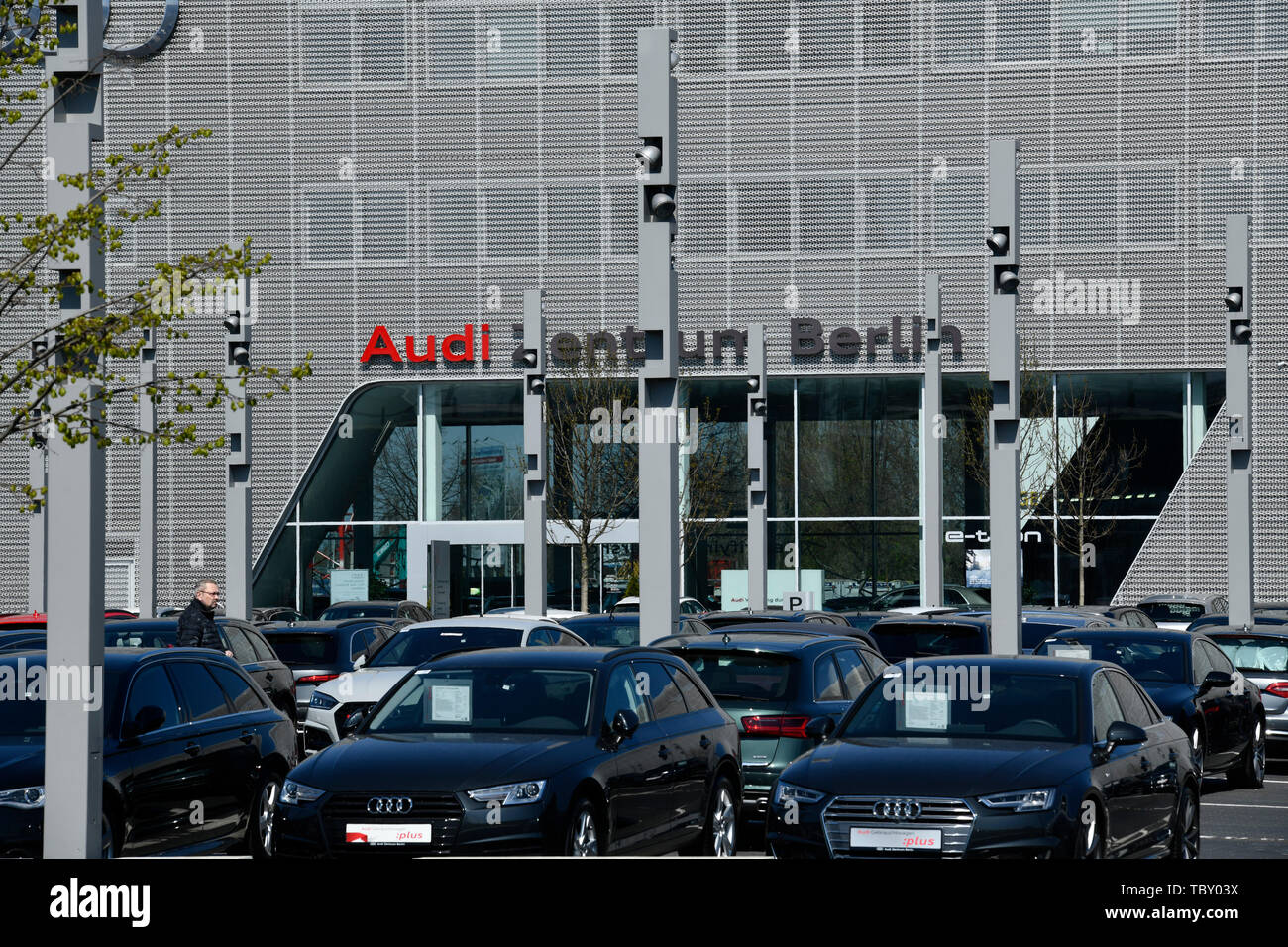 Centre Audi, Rudower avenue, eagle court, Treptow-Köpenick, Berlin, Allemagne, Audi Zentrum, Rudower Chaussee, Adlershof, Deutschland Banque D'Images