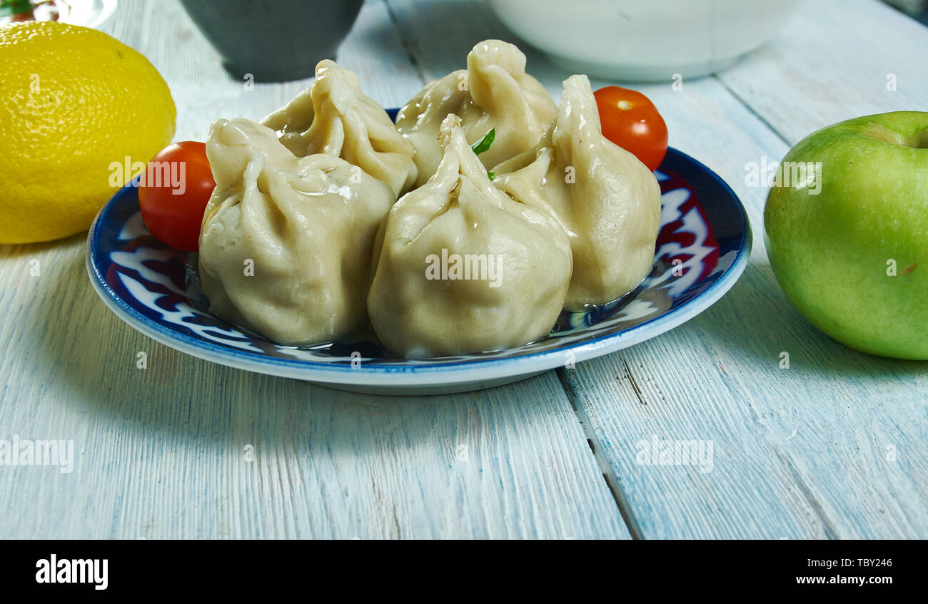 Ukadiche Modak , servi comme dessert, cuisine nationale Maharashtrian, assorties des plats traditionnels de l'Asie, vue de dessus. Banque D'Images