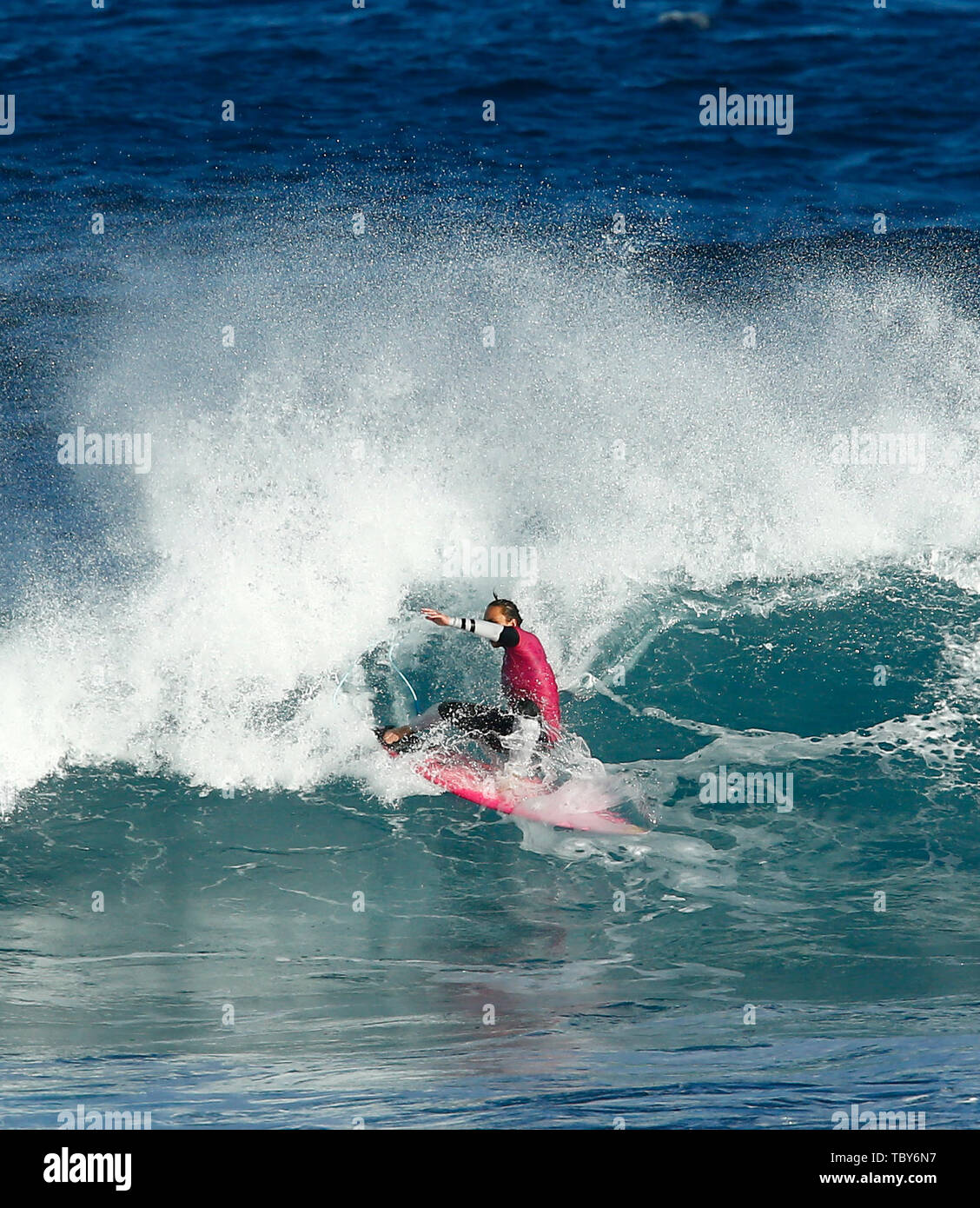 Surfers Point, Australie occidentale, Prevelly. 4 juin, 2019. La Margaret River Pro de la Ligue mondiale de Surf Tour du championnat du monde, Carissa Moore d'Hawaii rides en bas de la face de la vague au cours de sa demi-finale à perte Lakey Peterson, de l'United States Credit : Action Plus Sport/Alamy Live News Banque D'Images