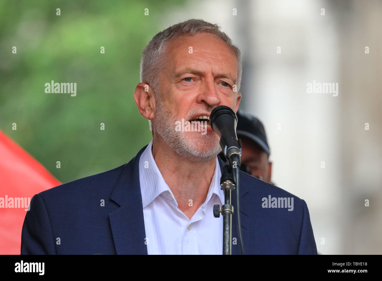 Londres, Royaume-Uni. 04 Juin, 2019. Jeremy Corbyn, MP, chef syndical, parle à une grande foule à Whitehall, tandis que Donald Trump est organisé dans la ville voisine de Downing Street. Inscrivez-vous les politiciens les manifestations contre l'atout de Donald sur la place du Parlement et Whitehall, à Westminster. Credit : Imageplotter/Alamy Live News Banque D'Images